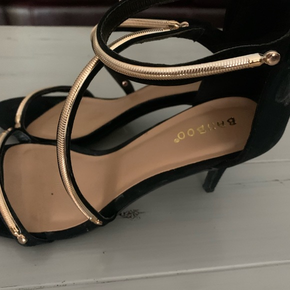 Stylish black and gold strappy sandals - Picture 4 of 5